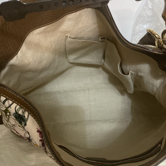 Gucci Bamboo White Floral Canvas Two Way Tote Bag - Picture 14 of 17